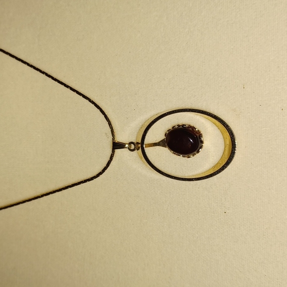 Goldtone chain with pendant - Picture 2 of 4